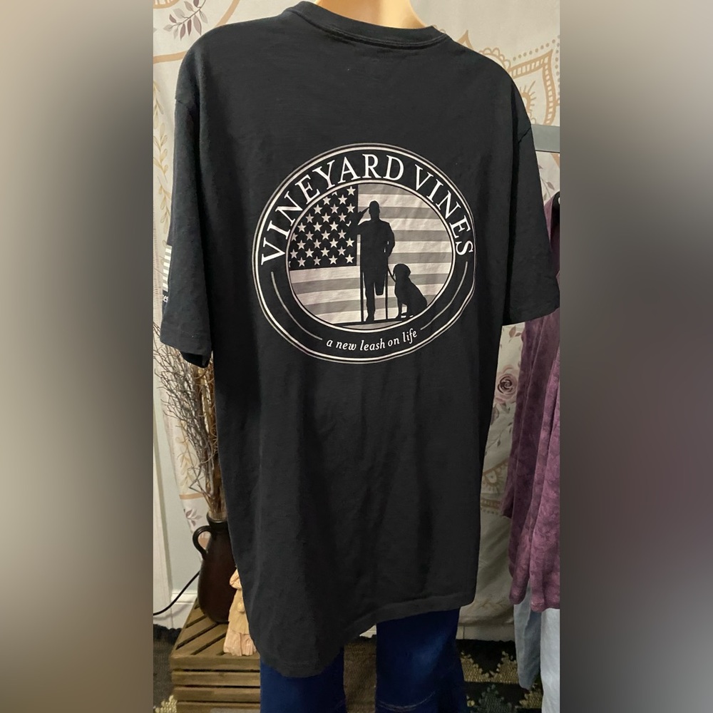 EUC Vineyard Vines K9s For Warriors Black Medium T-Shirt Graphic Tee Pocket